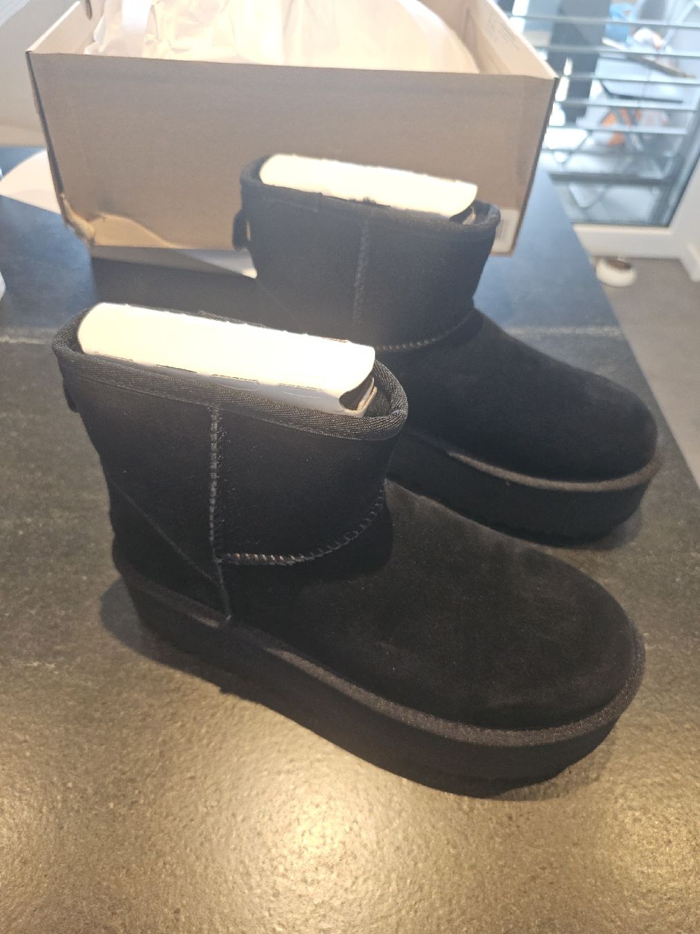 Ugg Scarpe da donna: Neuves - UGG classic mini plateform taille 41 – Nuovo e nell'imballaggio originale da Attalens venduto da mar_rq8k 1
