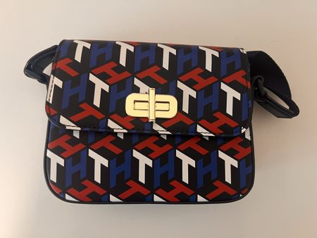  Tommy Hilfiger Turnlock umhängetasche