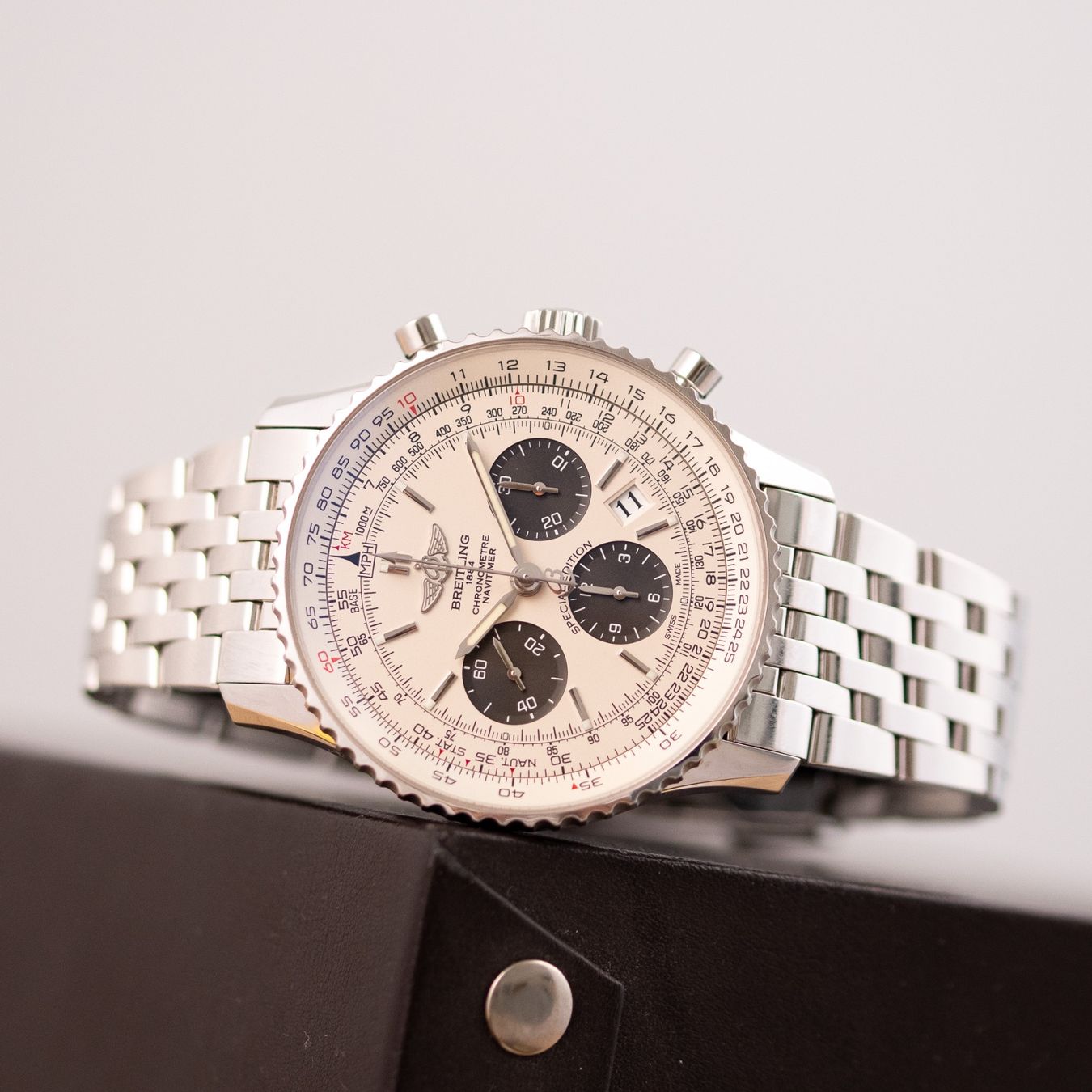 Breitling Orologi: Breitling Navitimer 01/ AB0120 / 2017 / Full Set – Usato da Luzern venduto da PrimeSwissTime 9