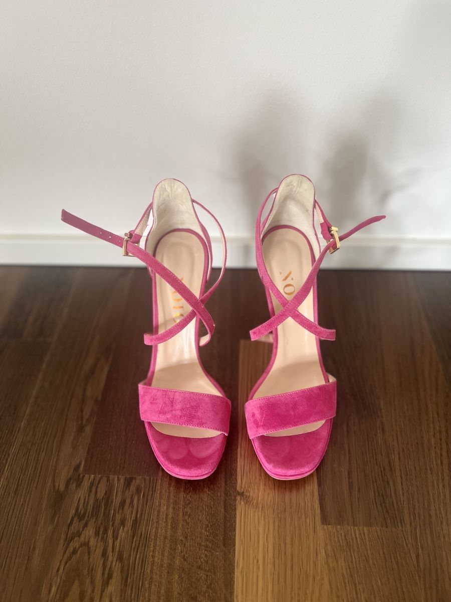 Scarpe da donna: Sandals on heels 37 size – Usato da Basel venduto da kar_5fvf