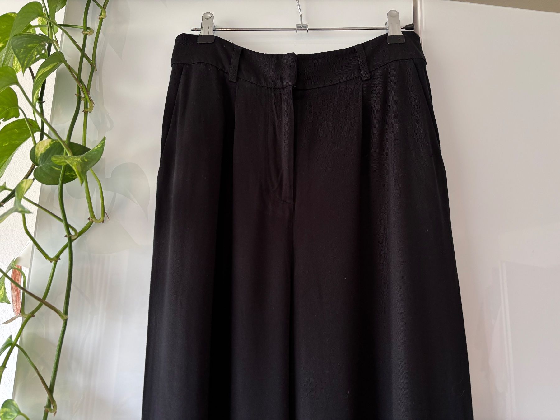 Pantaloni: EDITED schwarze Stoffhose Gr. 38 – Usato da Zürich venduto da missmodernage 2