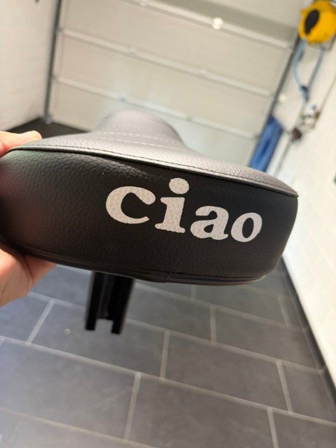 Piaggio Mofas: Piaggio Ciao Sattel – Neu und originalverpackt aus GONTENSCHWIL von WERROG18