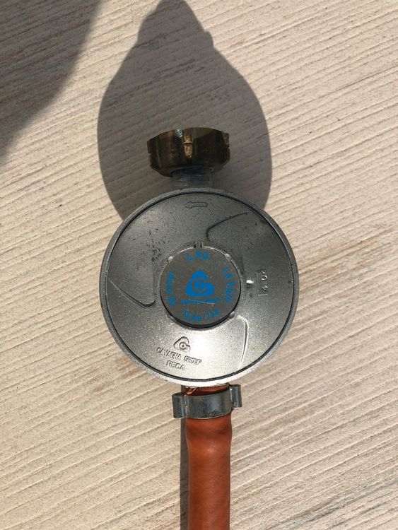 Cadac Universal-Druckregler 30 MBar - Mit Überlauf Sicherheitsventil Für Grill & Camping