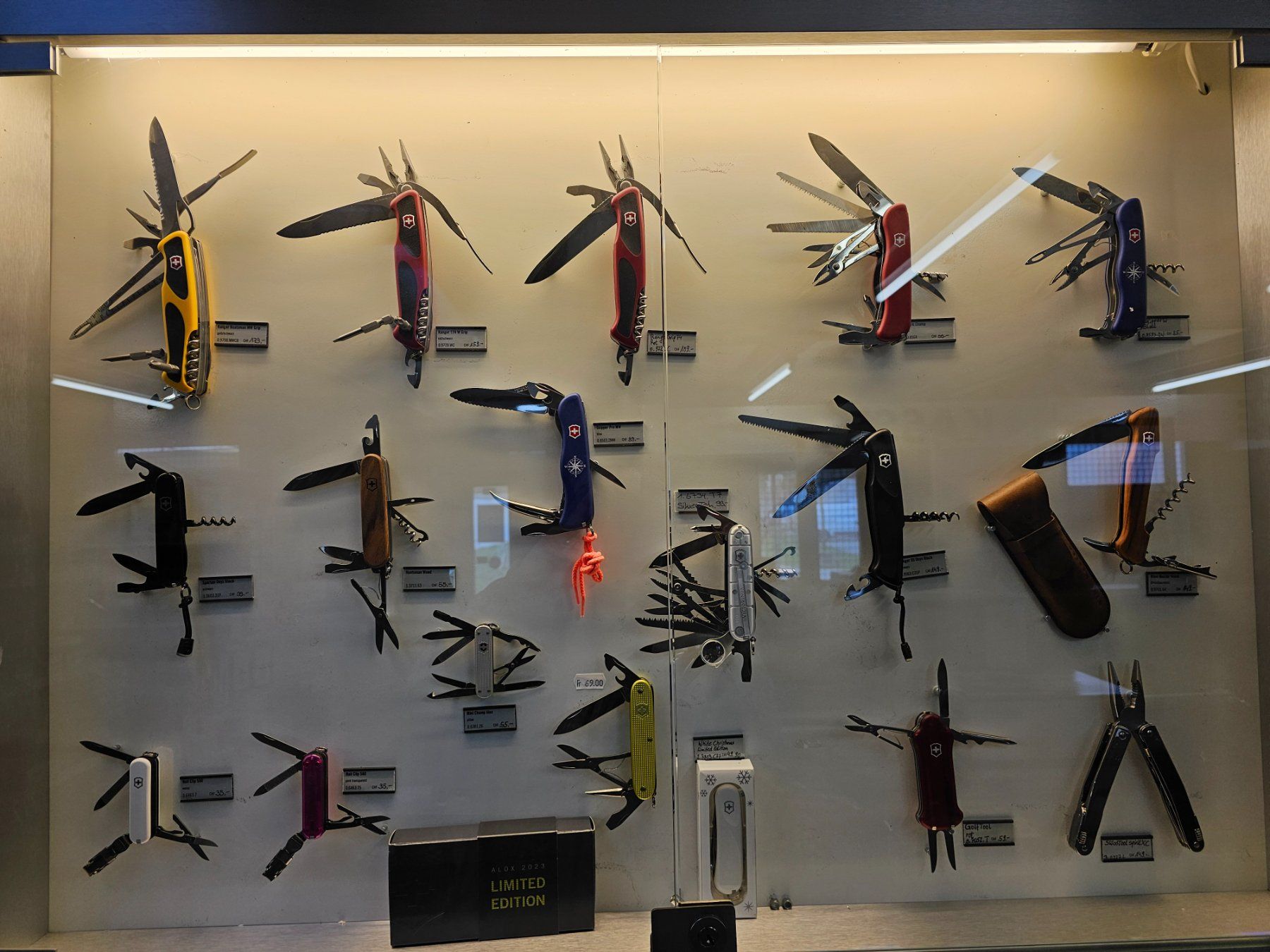 Victorinox Coltelli tascabile: Victorinox Ranger Grip 174 Schweizer Taschenmesser – Nuovo e nell'imballaggio originale da Jegenstorf venduto da Bracher_Mail-House 2