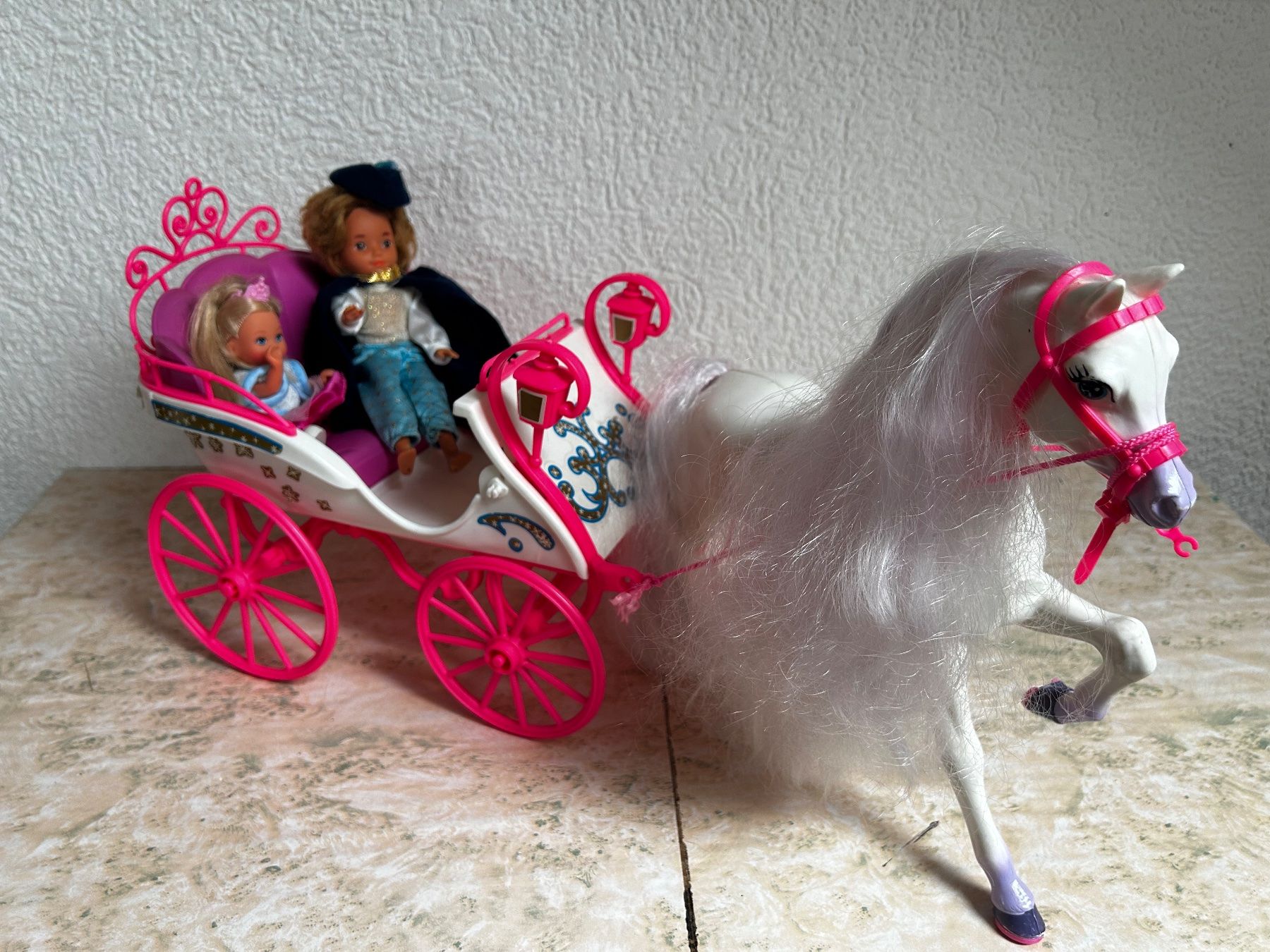 Spielzeuge: Barbie Kutsche mit Pferd – Gebraucht aus Dagmersellen von kouk01