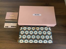 Miu Miu : portefeuille jamais porté