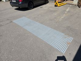 grosse Bodenschutzmatte Kunststoff 298x80cm ab 1.-