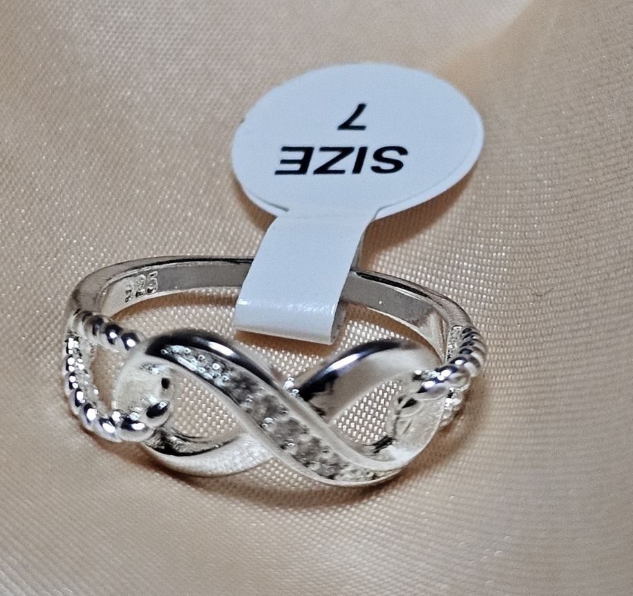 Ringe: Eleganter Ring Infinity, 925 versilbert, Gr. 7 – Neu (gemäss Beschreibung) aus Grenchen von maretop 1
