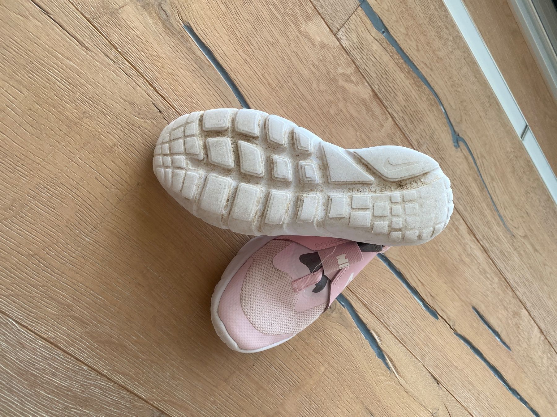 Nike Scarpe per ragazze: Nike Running Schuh Gr. 34 – Usato da Himmelried venduto da Dievole 1