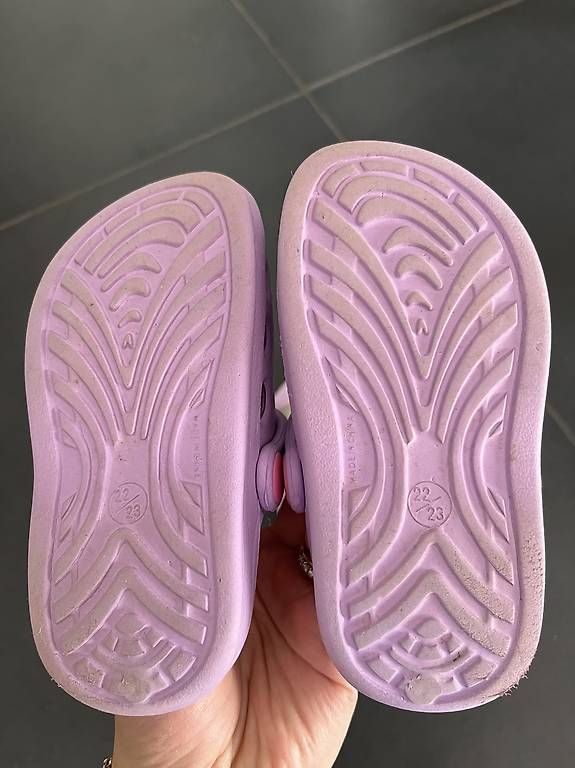 Scarpe per ragazze: Ciabatte mare bambina n. 22/23 viola e n. 24 rosa  – Usato da Genestrerio venduto da Ellyellys84 1