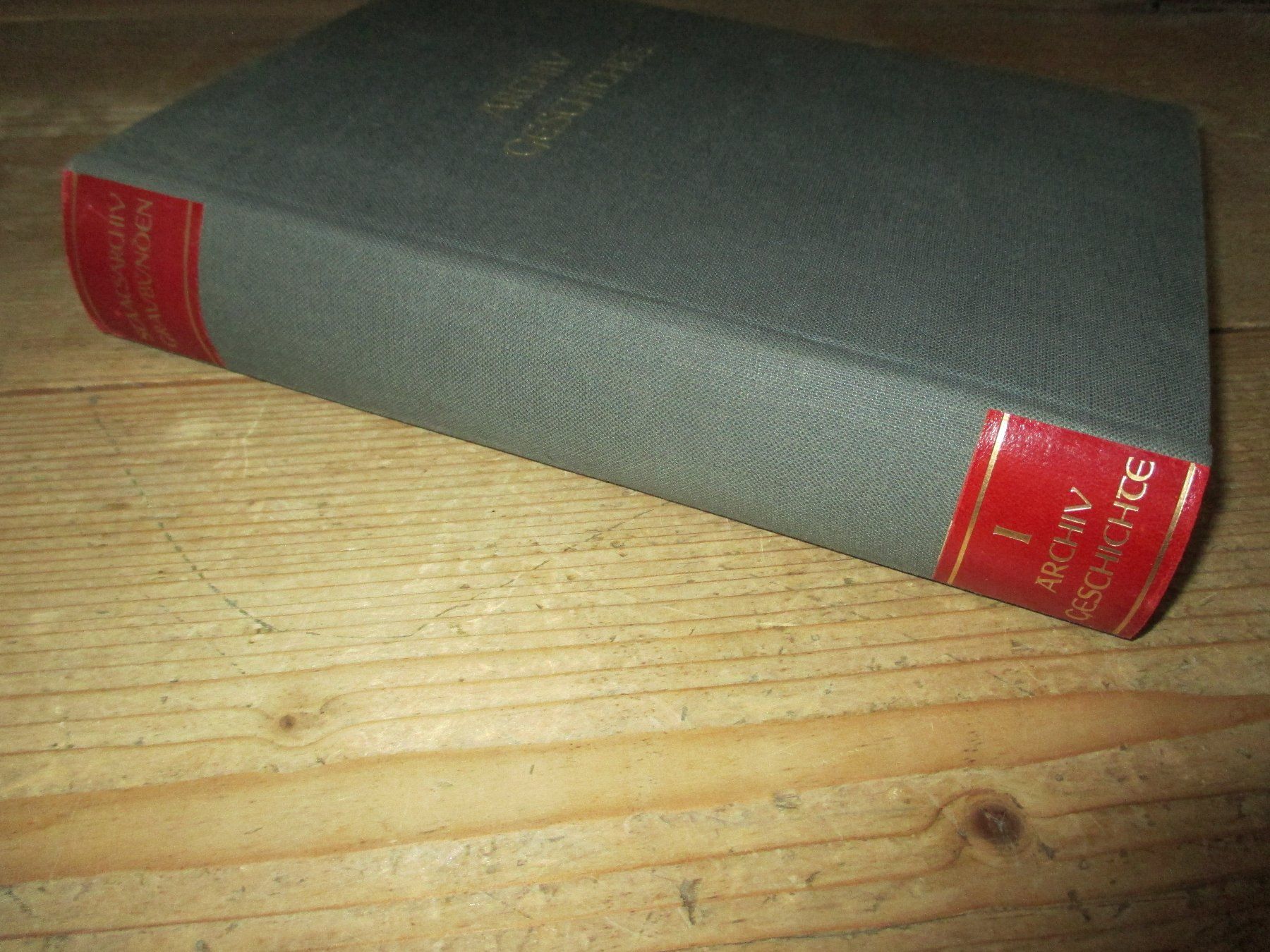 Bücher: Staatsarchiv Graubünden Band I, 1957 – Gebraucht aus Flims - Dorf von Stagediver 4