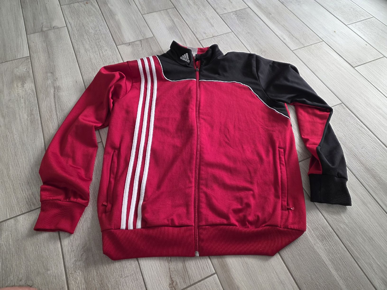 Giacche: Adidas Trainingsjacke rot/schwarz Grösse M  – Usato da Dorf venduto da Echo_Elements