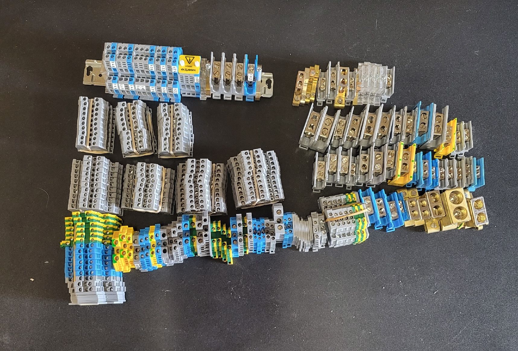 Alimentazione elettrica: Diverse Klemmen Woertz – Usato da Alpnach Dorf venduto da str_jdw2