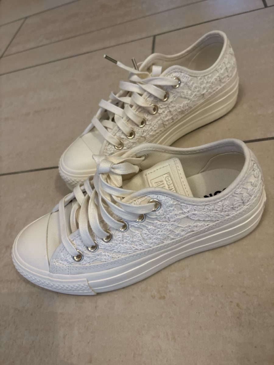 Damenschuhe: Converse Plateau Sneaker mit Spitze - Grösse 36 – Neu (gemäss Beschreibung) aus Suhr von Mira-21