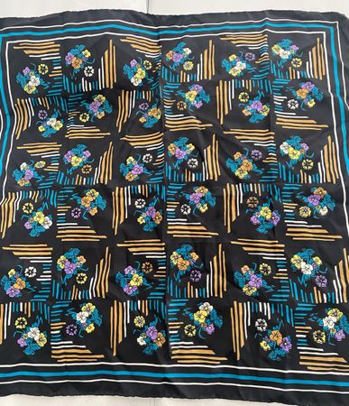 Seiden Foulard 🌸