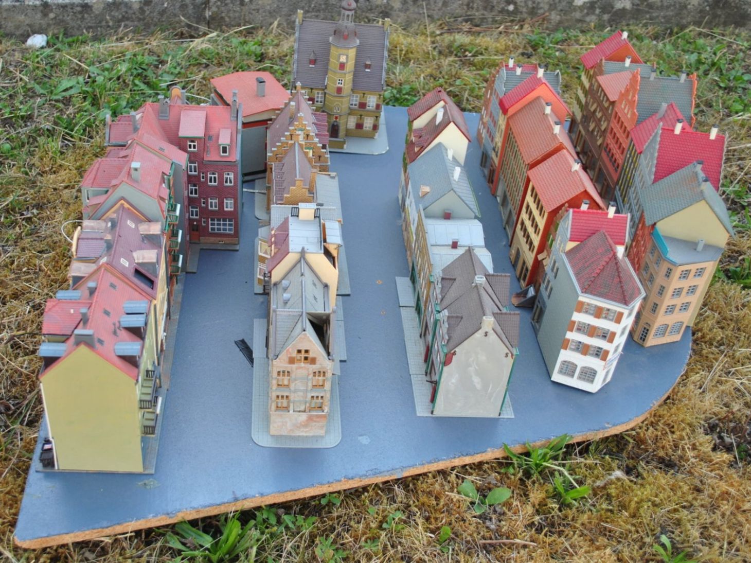 Faller Modelleisenbahnen: Faller Stadt (HUI002) – Gebraucht aus Aarwangen von Leg_10439 1