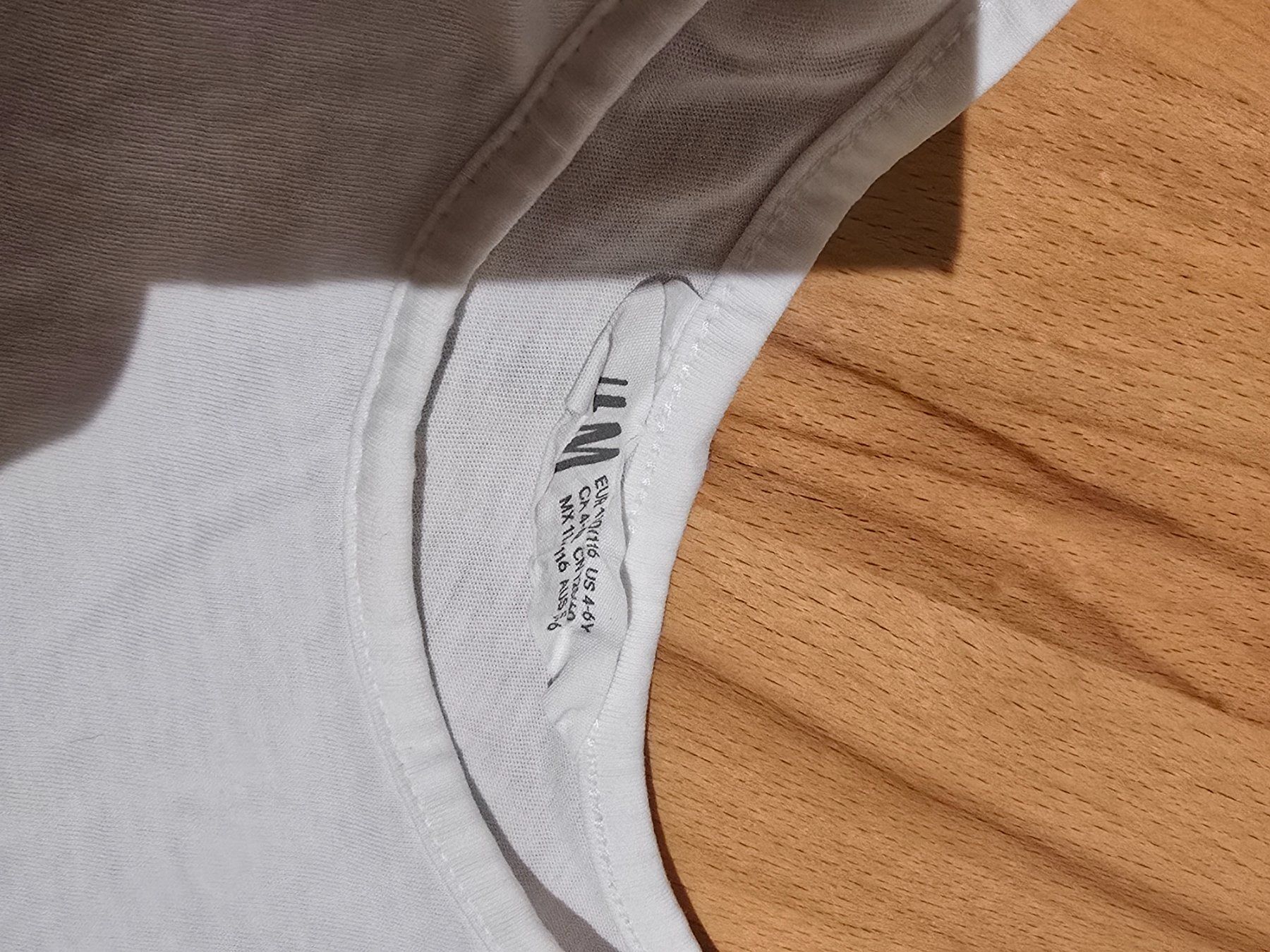 Camicette, T-shirt & Top: Top Gr. 110 / 116 mit Schmetterling – Usato da Büttikon AG venduto da Amineah 1