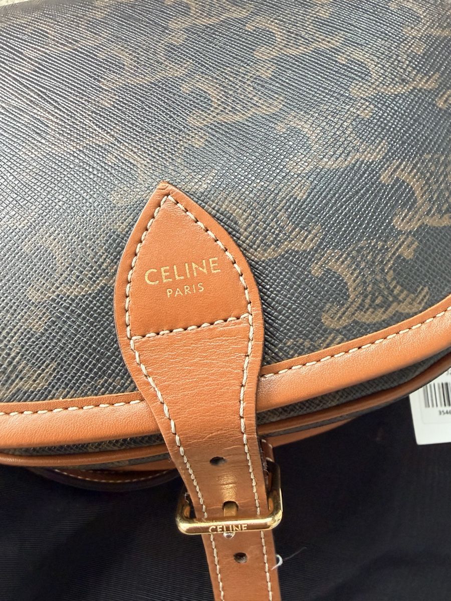 Borse da donna: Celine Medium Folco Tan Triomphe Canvas Saddle Bag 🐎 – Usato da Dübendorf venduto da xce_m8qq 2