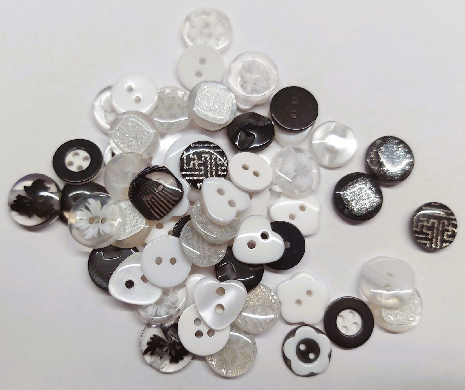 Bottoni: 43g Knopfsammlung  mix  buttons – Nuovo (secondo la descrizione) da Langenthal venduto da zelgaz
