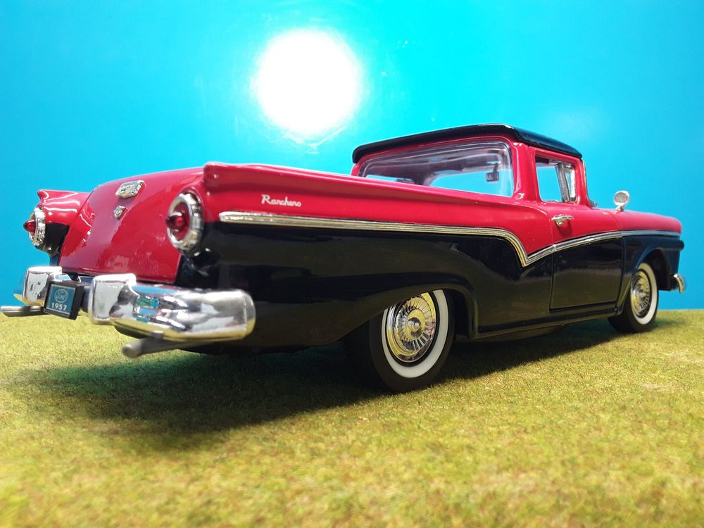 Road Signature ___ Ford Ranchero _1957 ___ metall __ 1:18 | Kaufen auf ...
