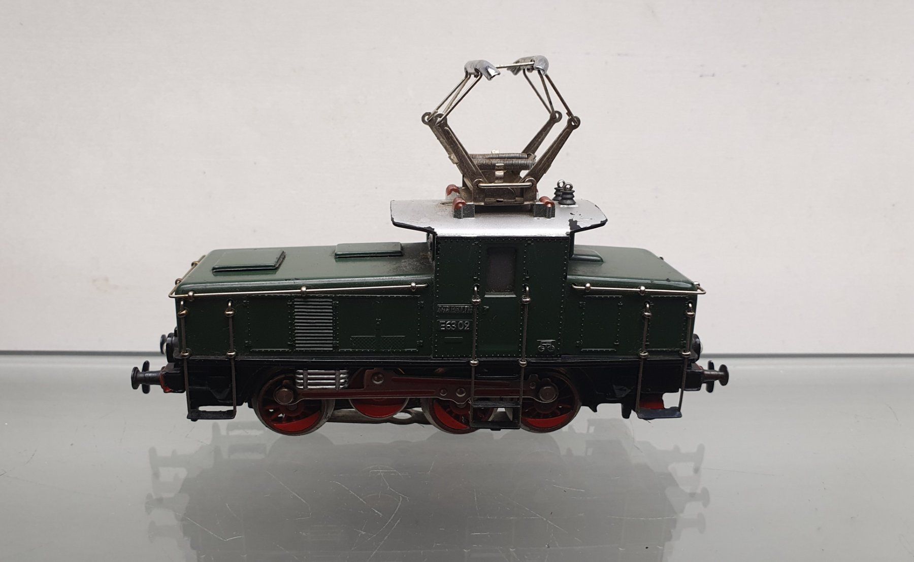 Märklin Modellini di ferrovie: MÄRKLIN: DB RANGIERLOK BR E63 GRÜN – Usato da Biglen venduto da taunus82