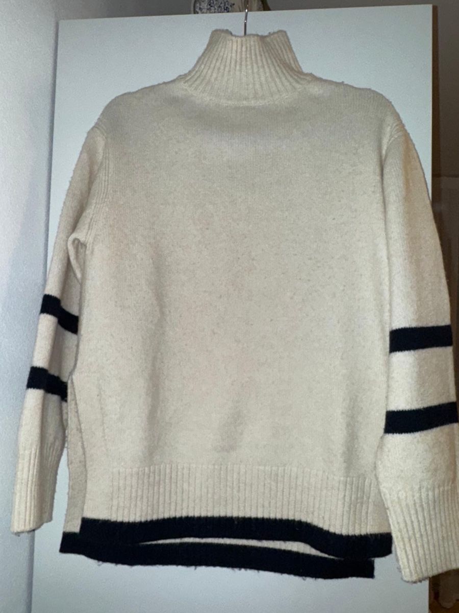 Pullover & Sweatshirts: Pullover mit gestreifften details XS elegant mit rollkragen – Gebraucht aus Zofingen von ismail01a