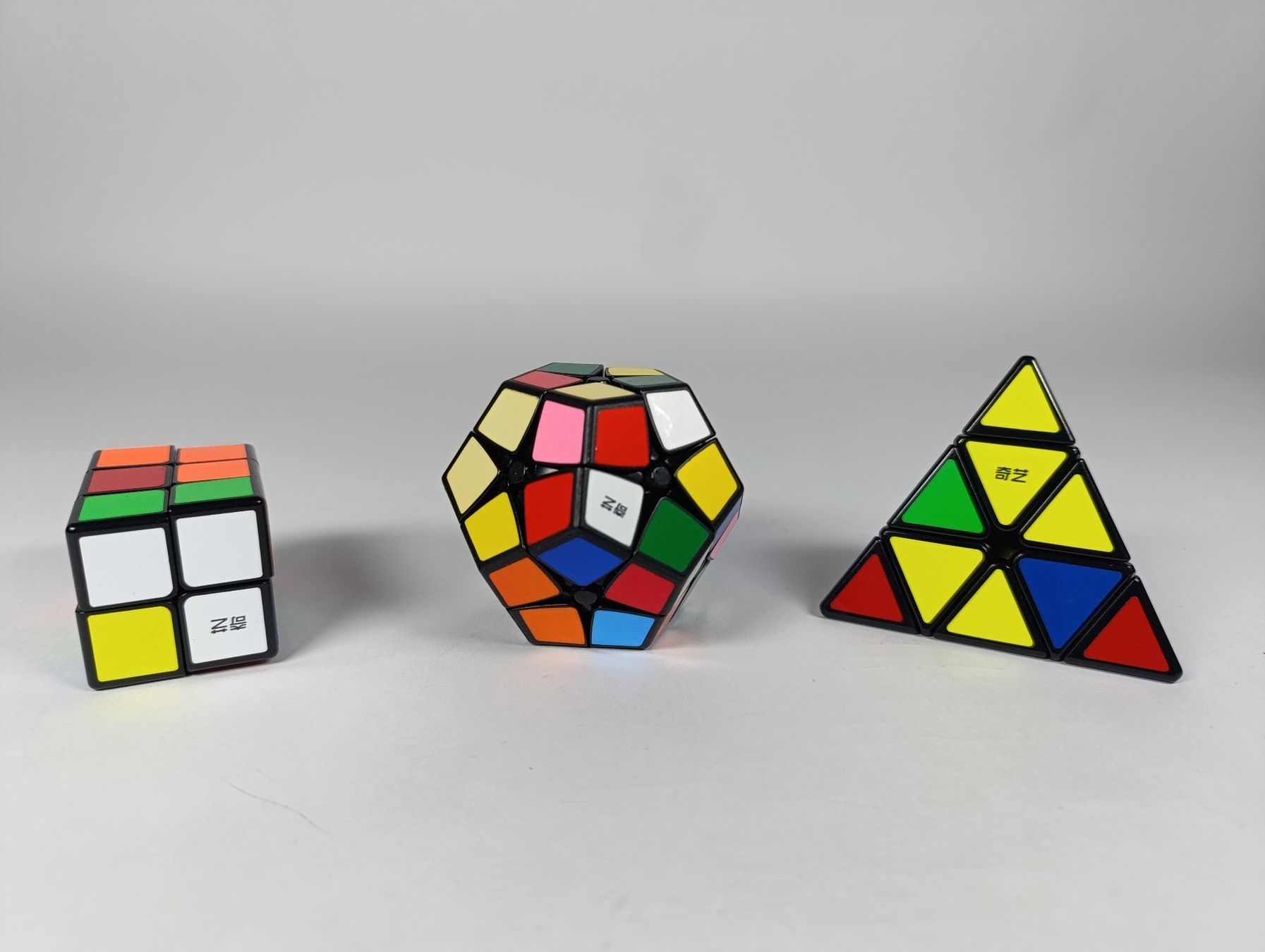 Rubik's Jeux: Rubik's cubes de différents styles – D'occasion à Thielle par Plusvalue_Neuchatel