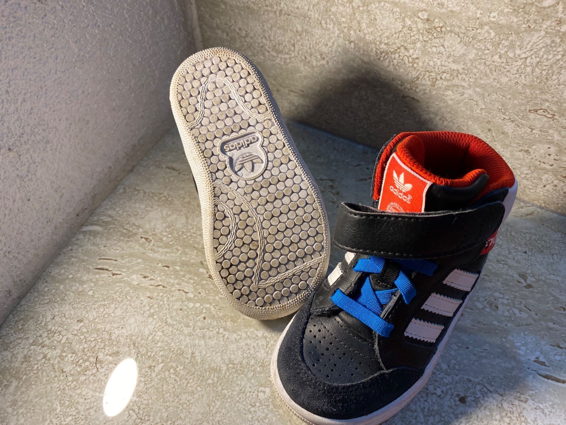 Adidas Schuhe für Jungen: Adidas Kinderschuhe Gr 21 – Gebraucht aus Birrwil von Bendegriz 1