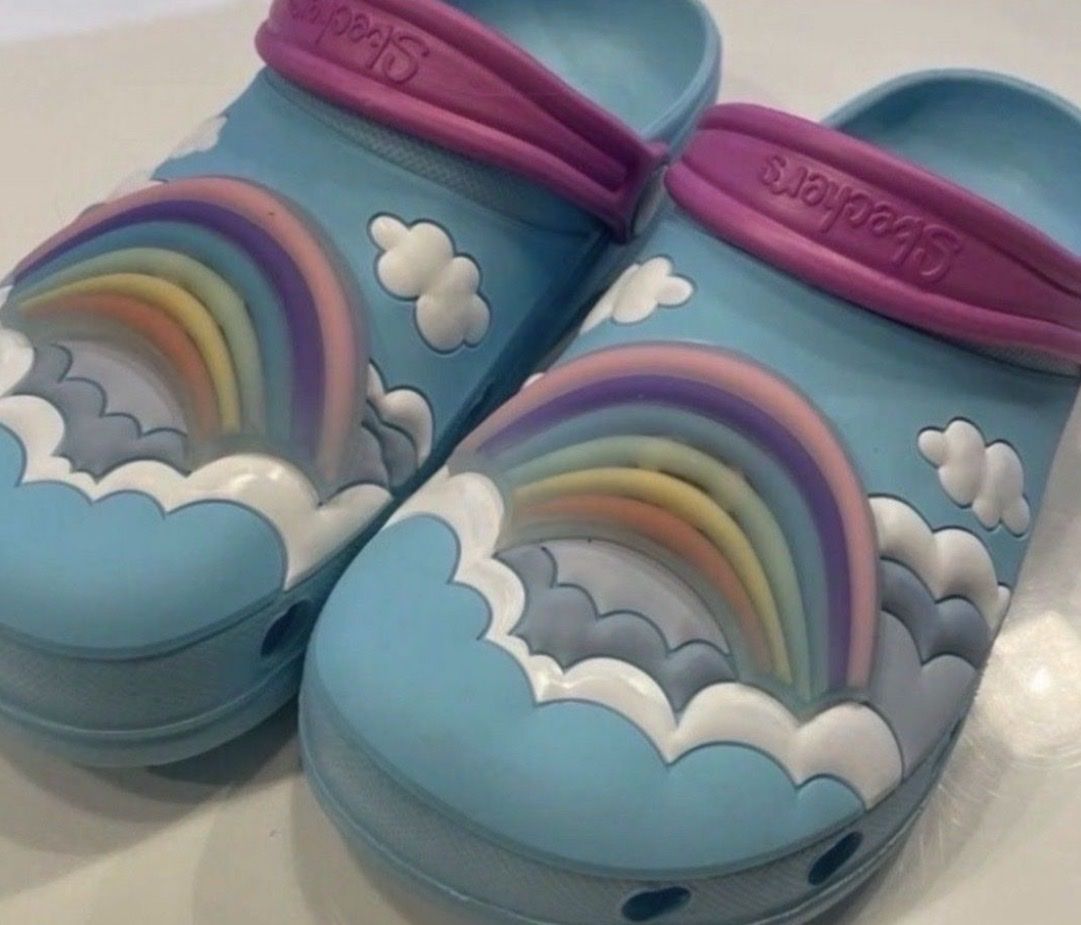 Skechers Scarpe per ragazzi: Skechers Kinder Clogs Regenbogen Wolken Hellblau Gr. 33 – Nuovo (secondo la descrizione) da Freidorf TG venduto da nad_fxh7 1