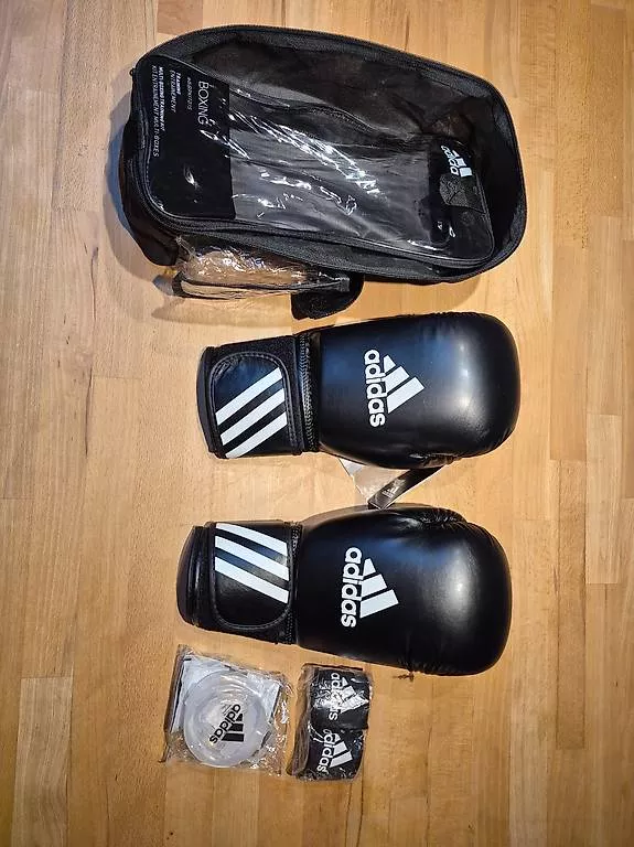 Decathlon Guanti & manicotti: Boxhandschuhe – Usato da Appenzell venduto da mfi_w59s 1