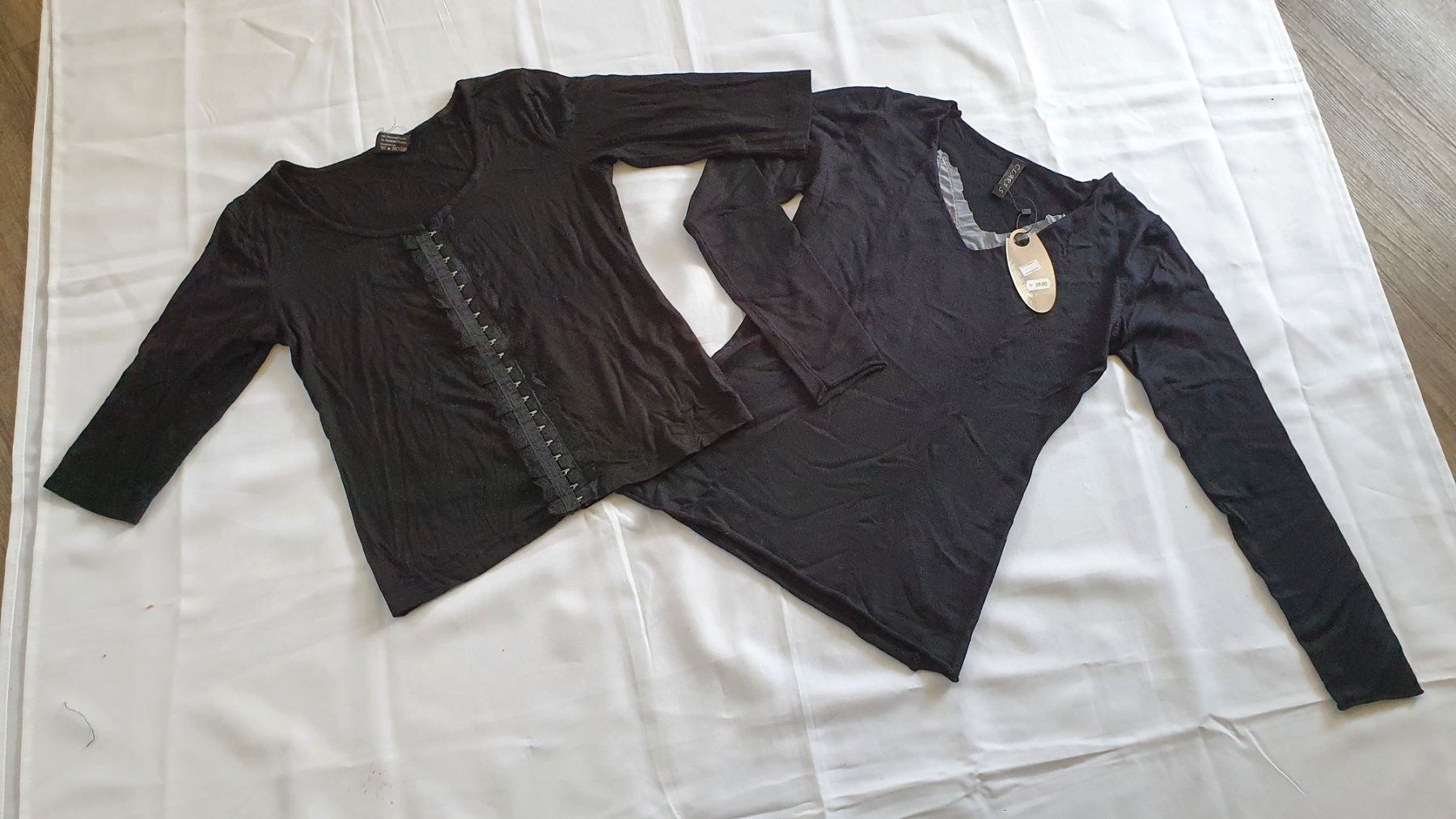 Kleiderpakete: 2 schöne Shirts in M – Gebraucht aus Niederbuchsiten von klengyel