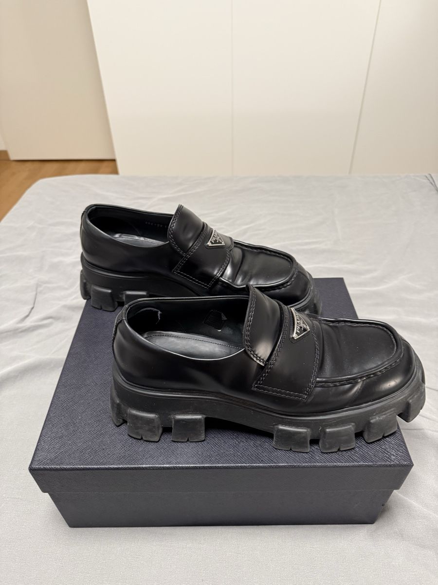 Chaussures hommes: Prada Monolith Leather Loafers – D'occasion à Morges par  4