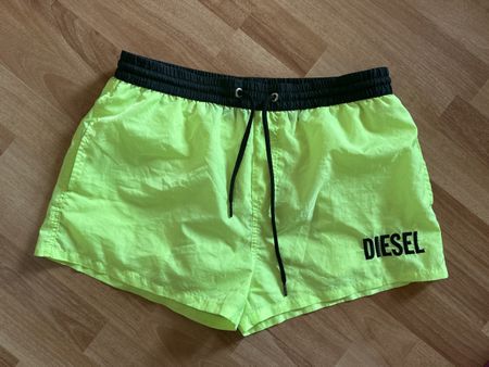 Neon grüne "DIESEL" Badeshorts einfache Bundweite 40cm