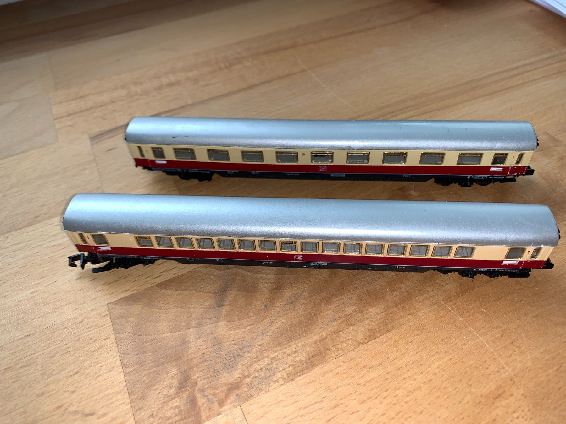Arnold Modellini di ferrovie: 2 DB Wagen von Arnold – Usato da Belp venduto da capowiga 1