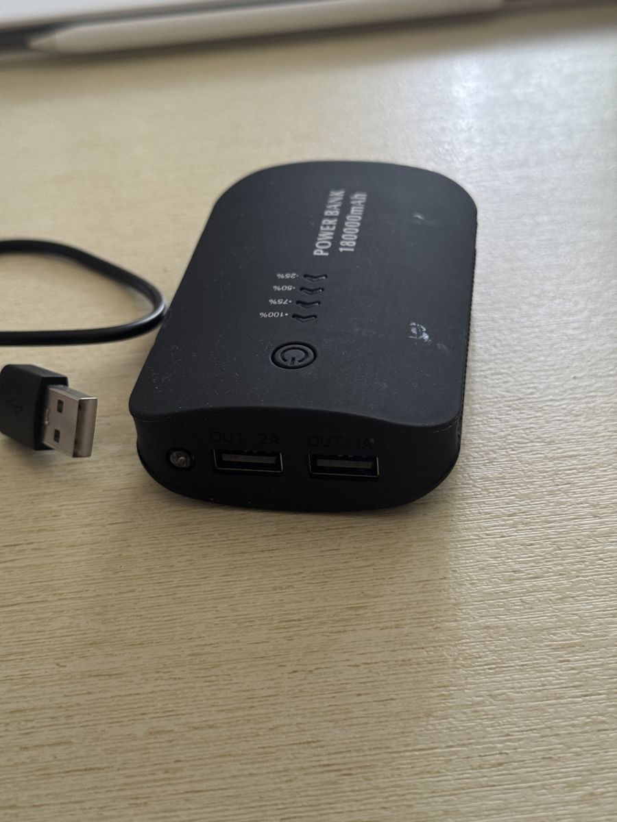 Ladegeräte: Power Bank Black with Cable Used – Gebraucht aus Bern von pablito01 1
