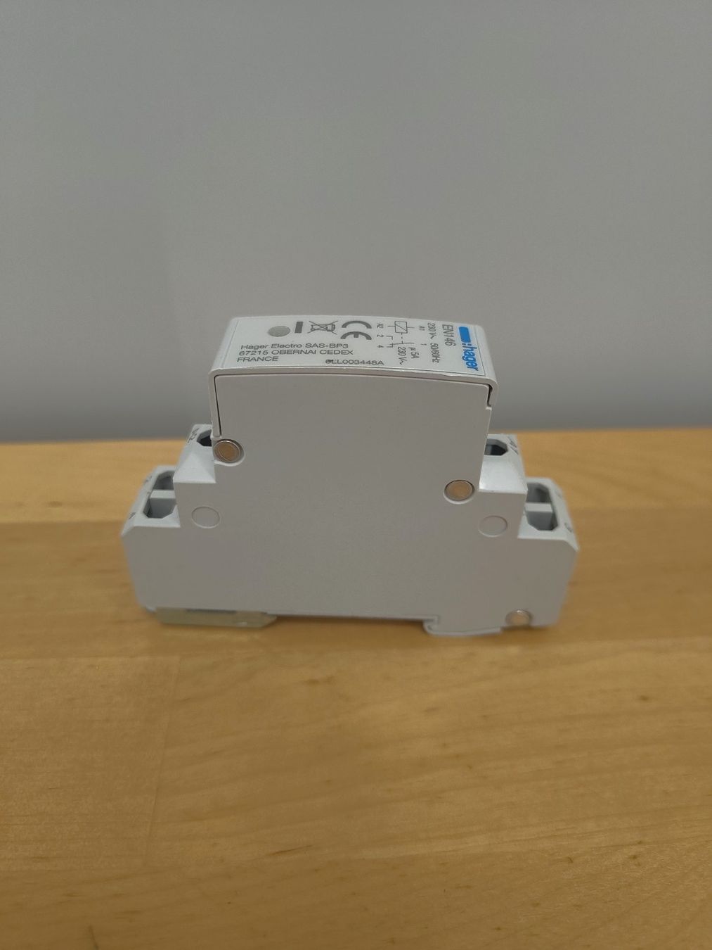 Hager Elektronikbauteile: Interfacerelais Hager 230VAC 1 Wechsle  5A 230VAC 1TE – Neu (gemäss Beschreibung) aus Emmenbrücke von BlSi 3
