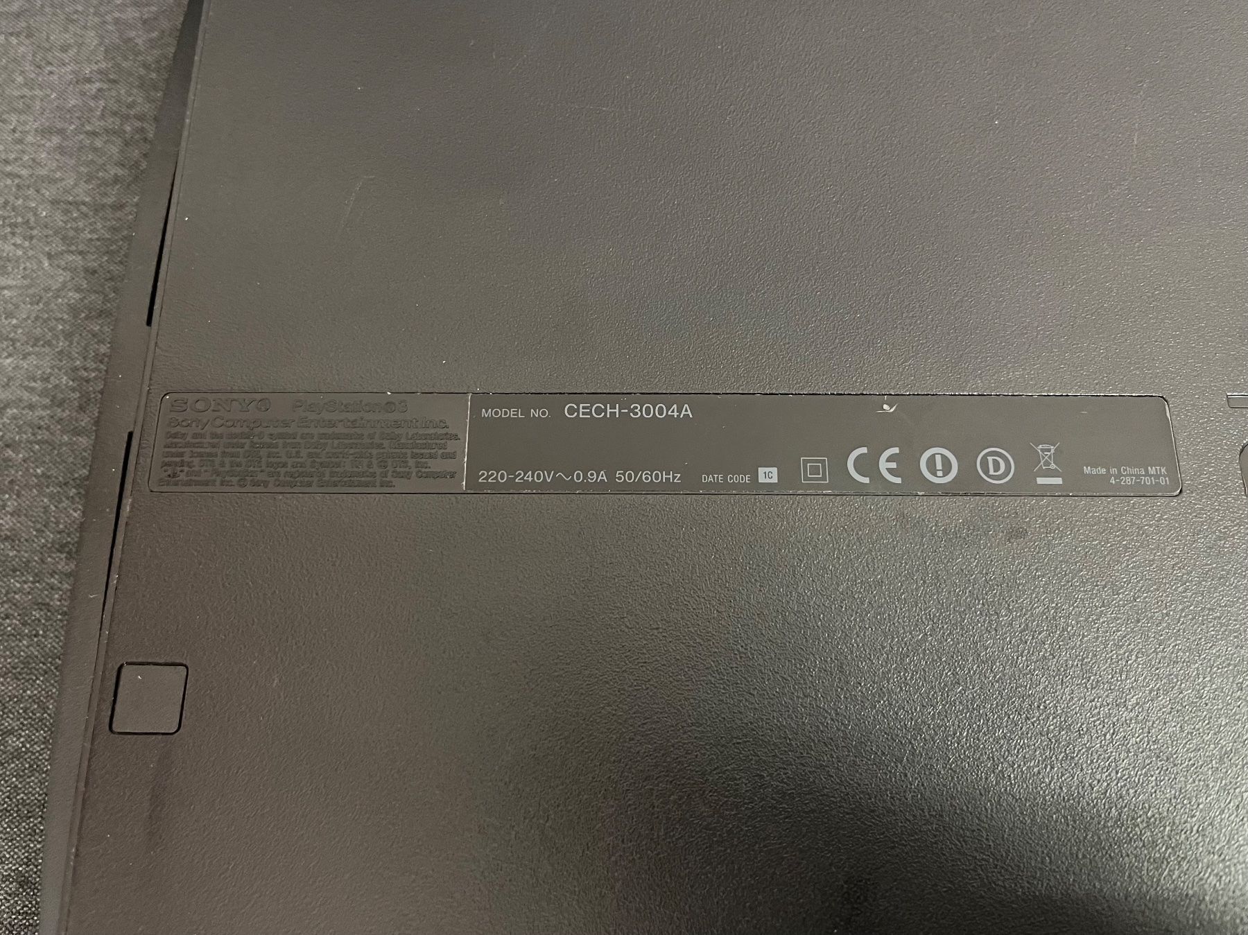 Sony Console: Sony PlayStation 3 PS3 slim Konsole mit 2 Controller & Kabel – Usato da Thalwil venduto da ranx 3