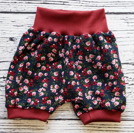Kurze Pumphose aus Musselin - Blumen 98/104 - NEU
