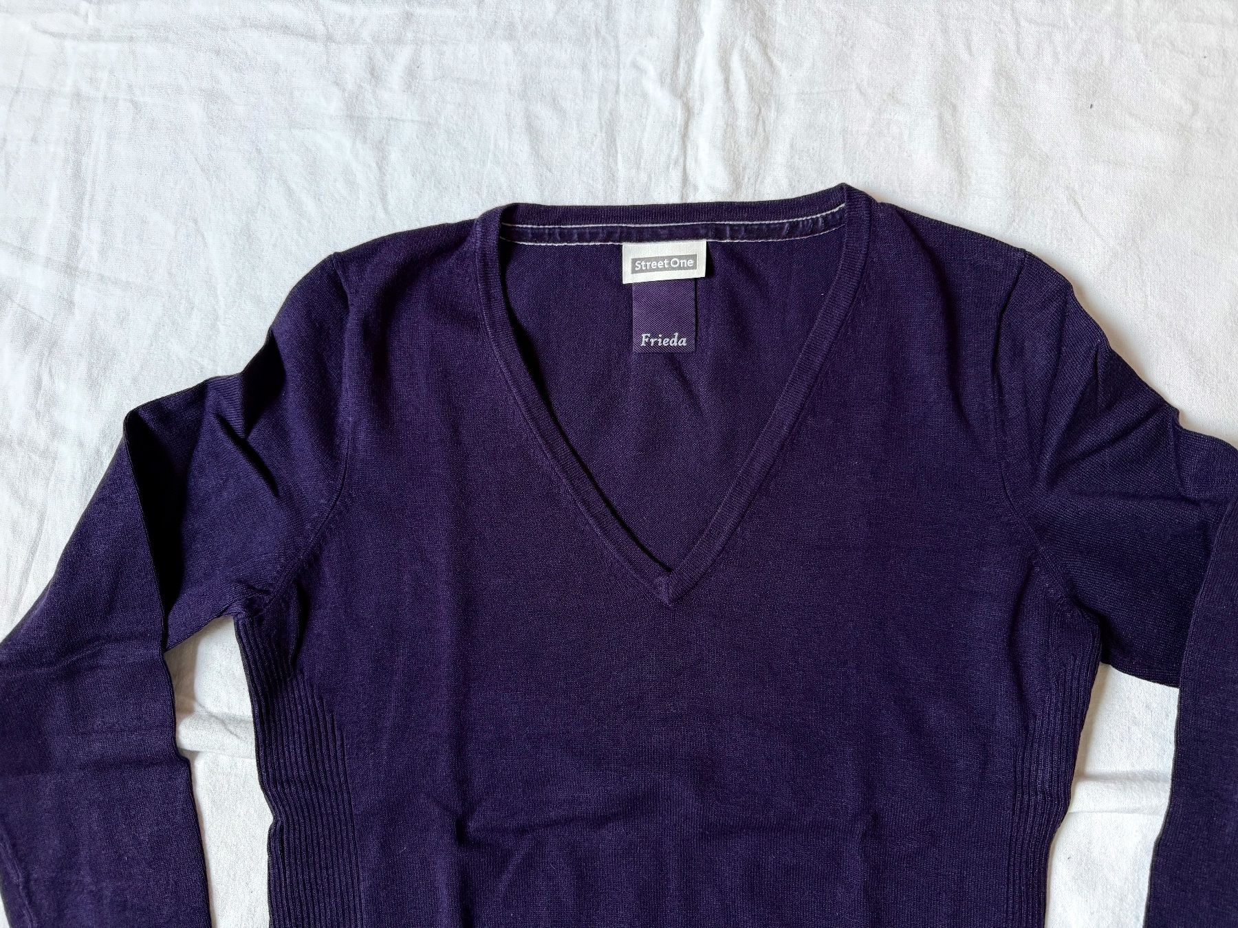 Maglioni & Felpe: Street One Pullover Frieda, violett, V-Ausschnitt, Gr. 36 – Usato da Basel venduto da Solaia28 1