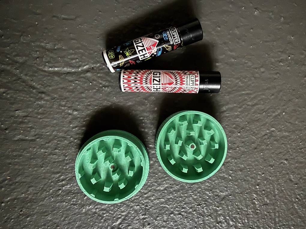 Tabac à priser: GIZEH Clipper und Grinder – D'occasion à Riedholz par lis_q8fn 1