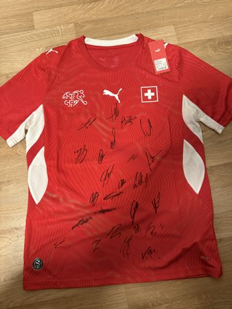 Schweizer Nati Trikot unterschrieben