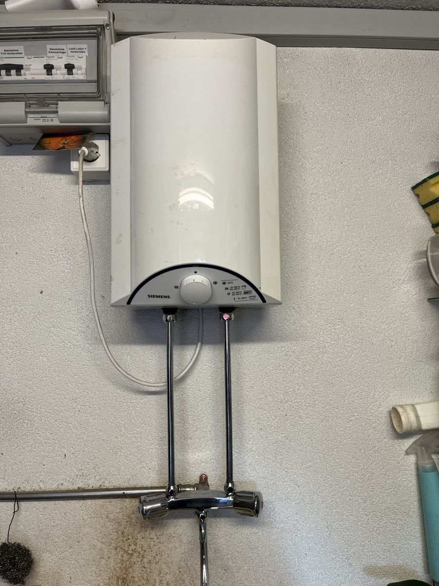 Siemens Sanitari: Warmwasserspeicher mit Wasserhahn – Usato da Möriken AG venduto da Monggeli71 1