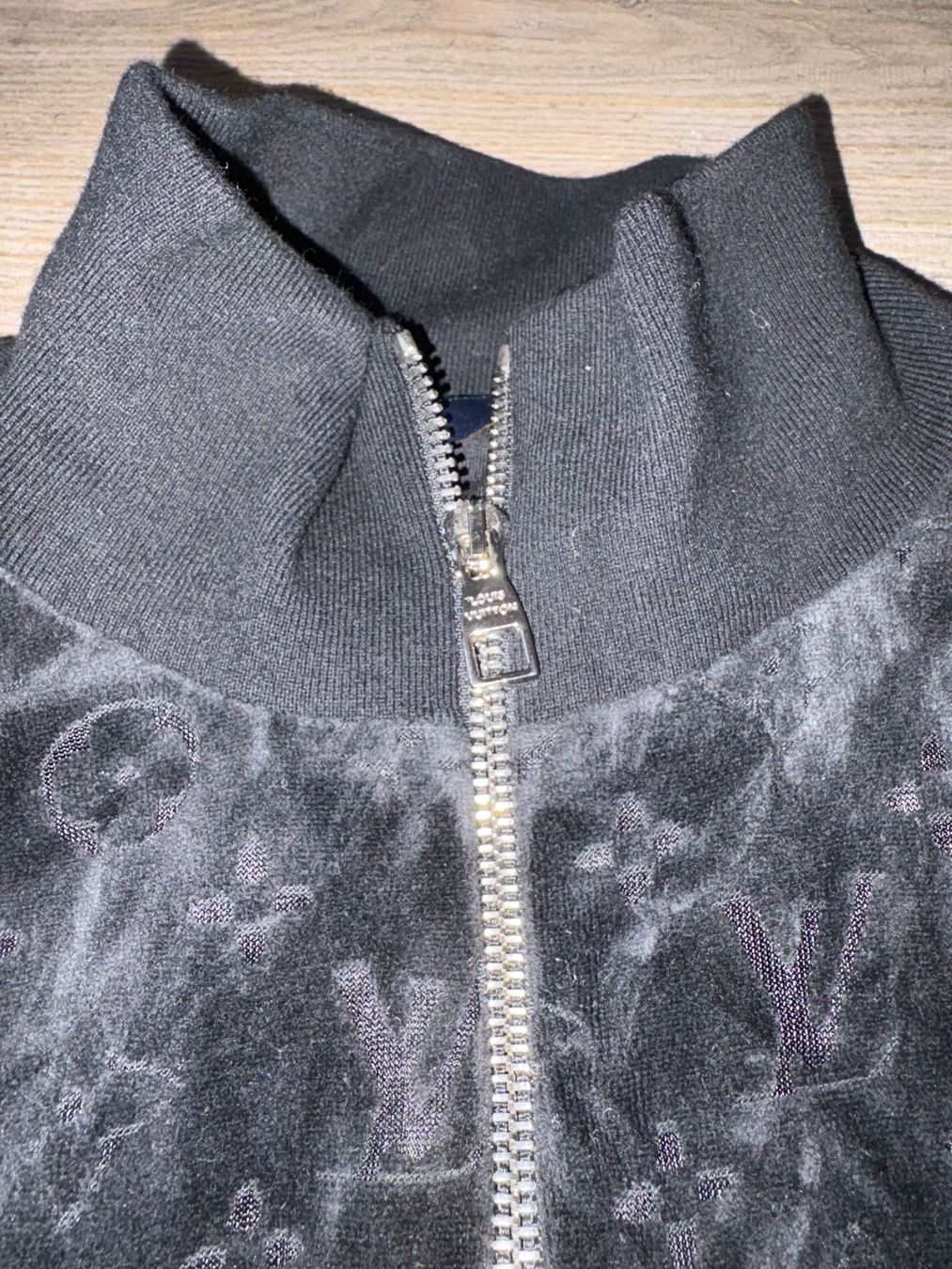 Louis Vuitton Vestes: Louis Vuitton Samtjacke Schwarz – Neuf (Voir description) à Goldach par jil_vnd8 3