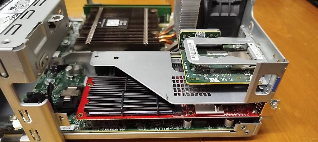 Hewlett Packard Server: HPE MicroServer Gen10+  Xeon E-2186G, 32 Go, NVMe, SSD, iLO5 – Usato da Etoy venduto da Ctrl0 2
