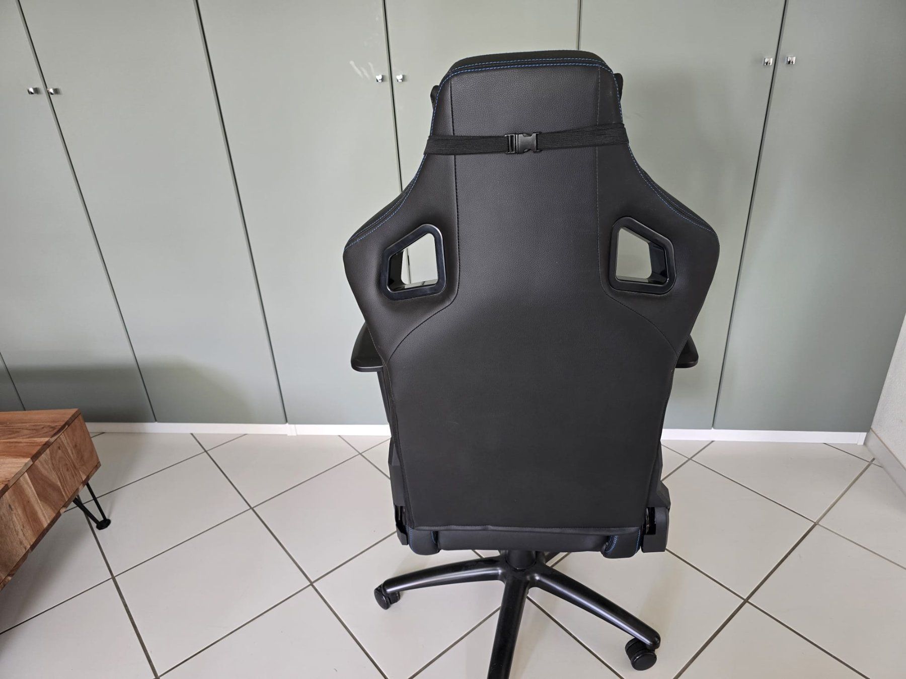 Sedie: Joule Performance Raid Gaming-Stuhl Alcantara Blau/Schwarz – Usato da Rapperswil SG venduto da blackout_7 2