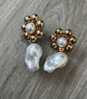 Ohrringe goldfarben mit Barockperlen Blumenform neuwertig