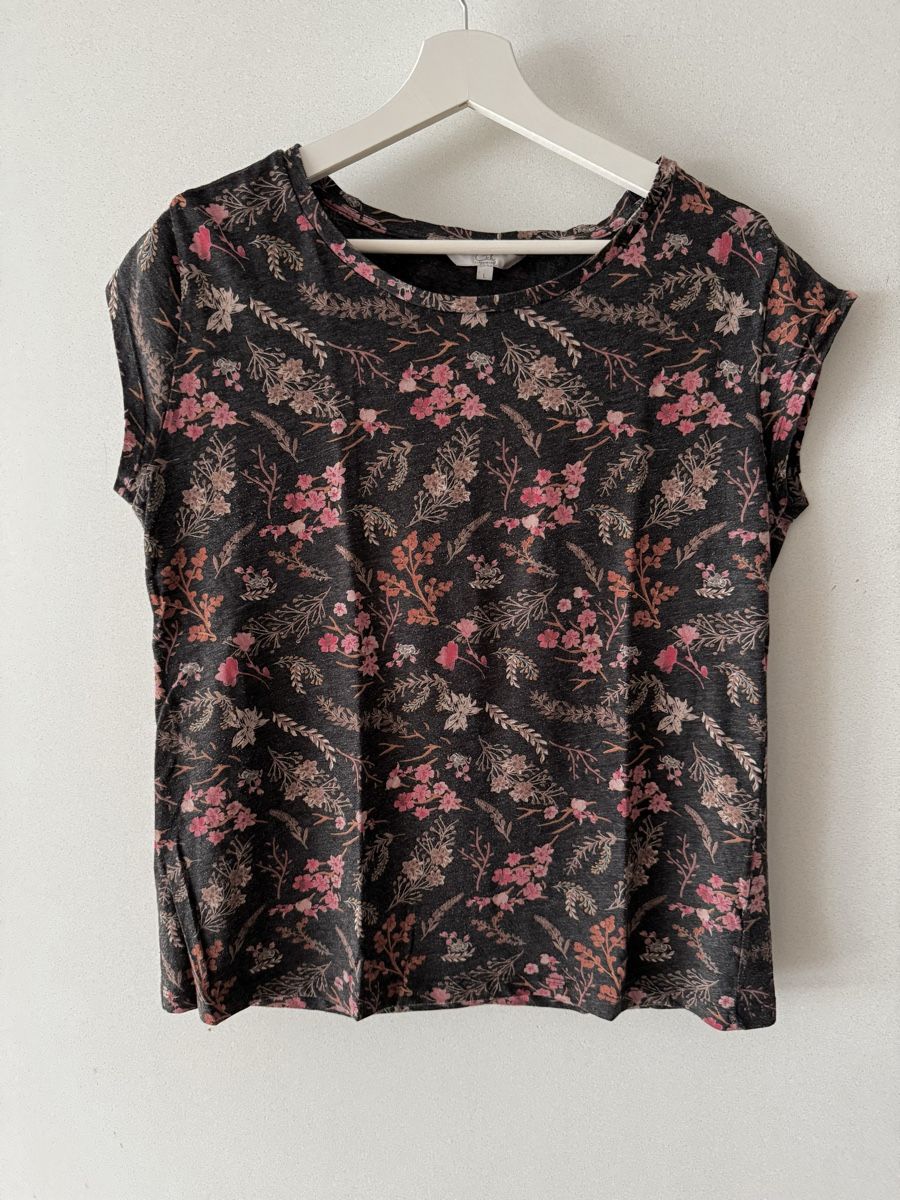 C&A T-shirt: T-Shirt mit Blumenprint – Usato da Luzern venduto da Leaaa