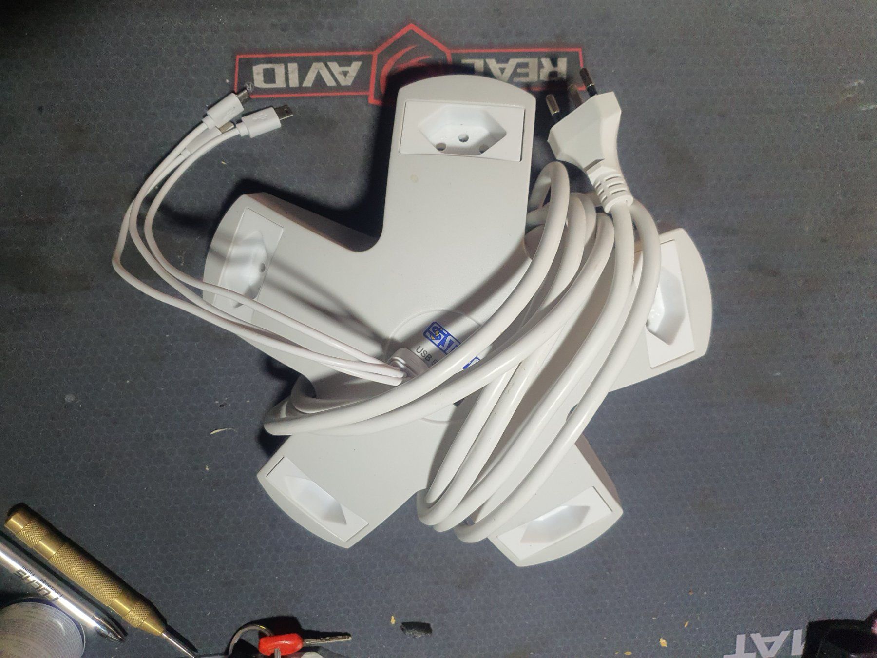 Fiches d'alim.: Steffen Krake 5fach Steckleiste mit 2 x USB – Neuf (Voir description) à Schachen LU par Dbd7