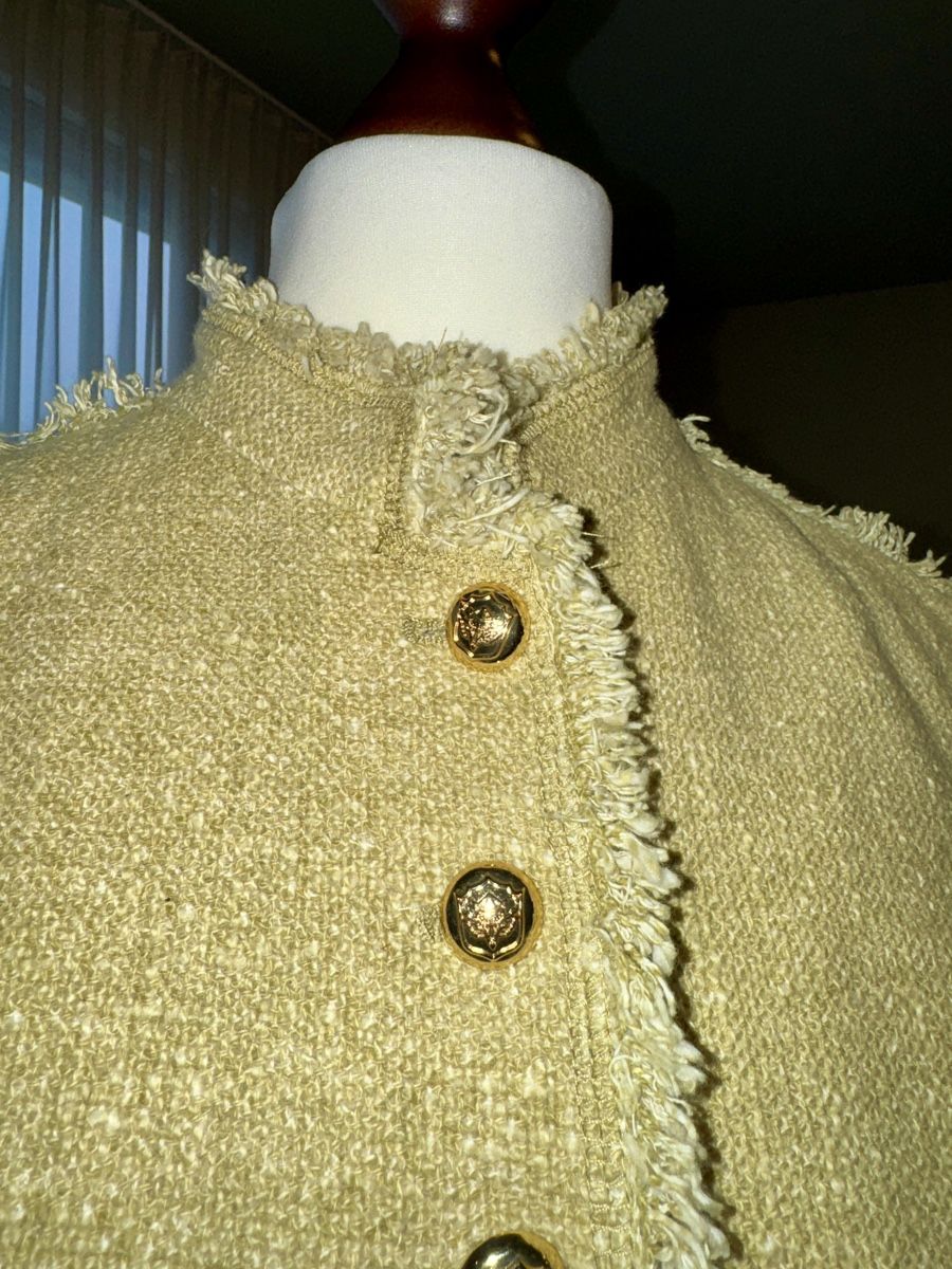Vestes: Edle Frühlingsjacke, Bouclé-Stoff, Gr. S, Goldknöpfe – D'occasion à Baar par TheArchive 1