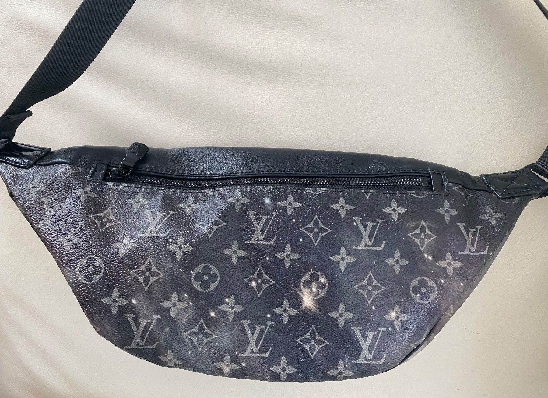 Louis Vuitton Sacs: EYECATCHER - LOUIS VUITTON Bumbag Monogram Galaxy – Neuf (Voir description) à Winkel par ferrari2022 5